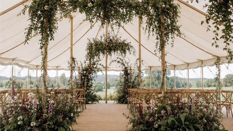Full-bleed wedding florals